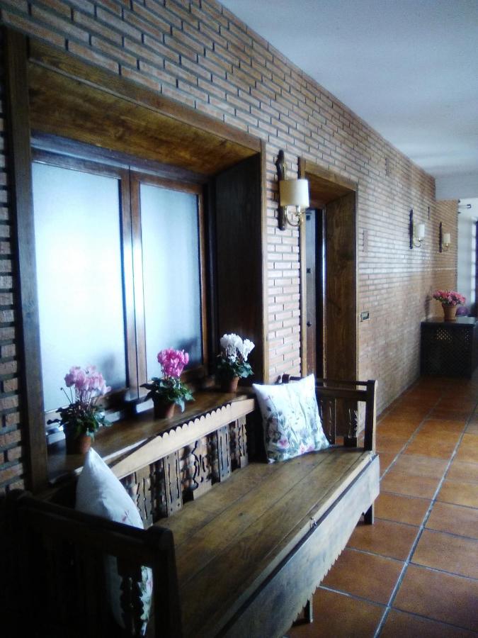 Hostal Restaurante Pacos Herrera del Duque Exterior foto